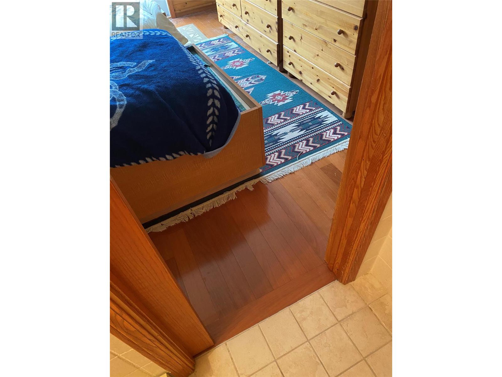 7475 Anglemont Way, Anglemont, British Columbia  V0E 1M8 - Photo 14 - 10396948