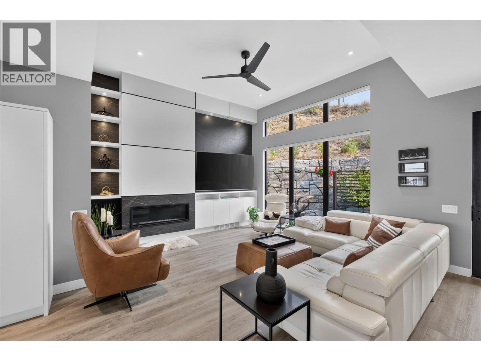 537 Hawes Court, Kelowna, British Columbia  V1W 5C5 - Photo 3 - 10395962