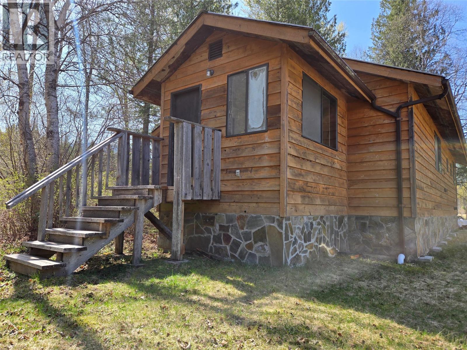 6268 Picard Road, Appledale, British Columbia  V0G 2J0 - Photo 4 - 10397027