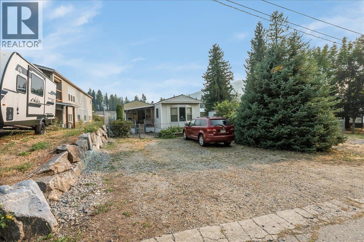 1015 Garden Road, South Slocan, British Columbia  V0G 2G1 - Photo 2 - 10396973
