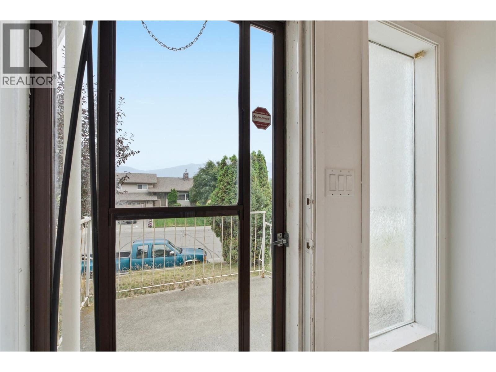2475 Irvine Avenue, Merritt, British Columbia  V1K 1H4 - Photo 3 - 10397126