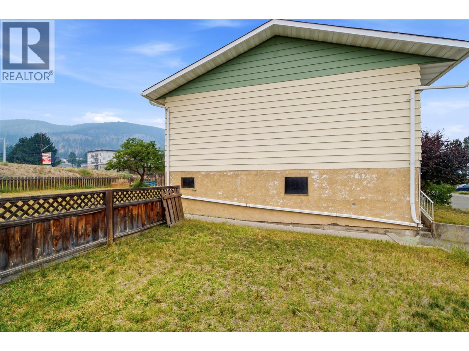 2475 Irvine Avenue, Merritt, British Columbia  V1K 1H4 - Photo 39 - 10397126