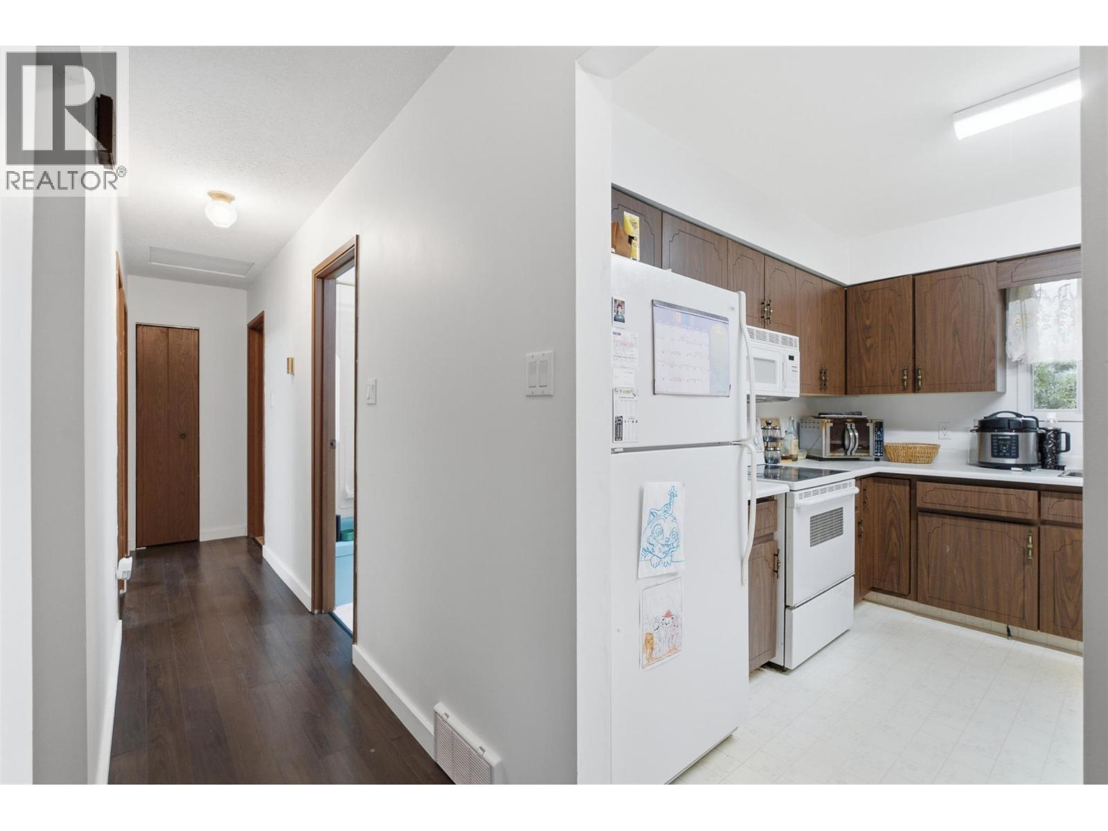 2475 Irvine Avenue, Merritt, British Columbia  V1K 1H4 - Photo 5 - 10397126