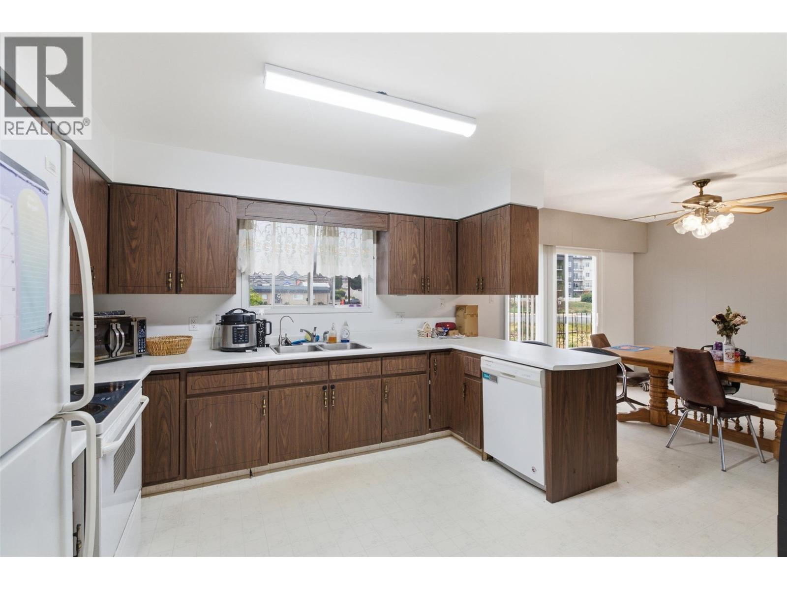2475 Irvine Avenue, Merritt, British Columbia  V1K 1H4 - Photo 7 - 10397126