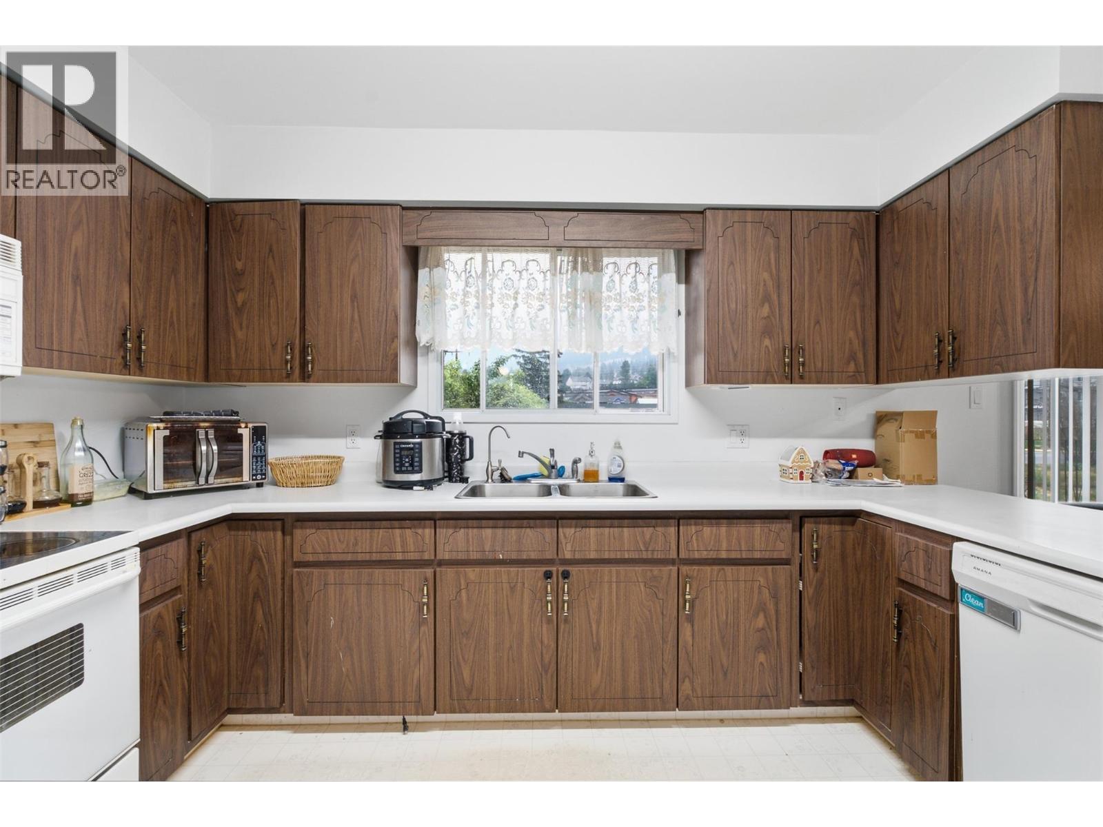 2475 Irvine Avenue, Merritt, British Columbia  V1K 1H4 - Photo 8 - 10397126