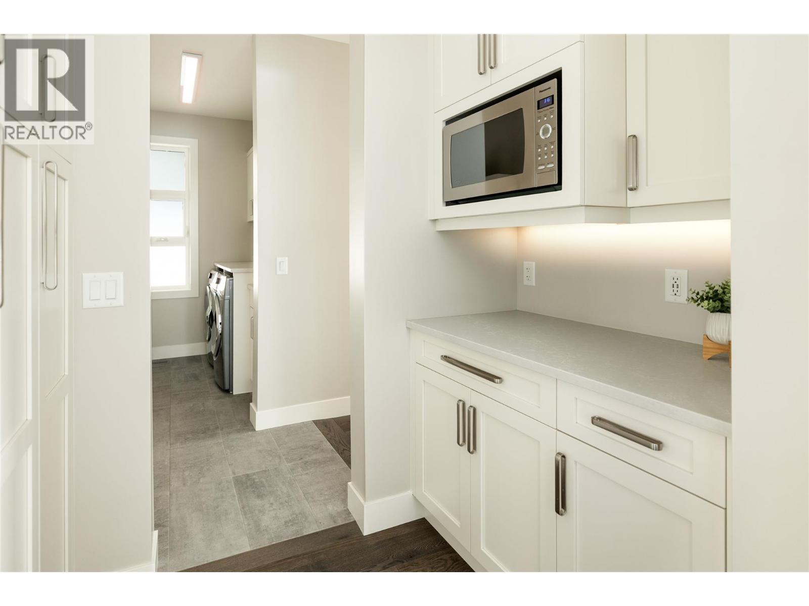 3320 Acacia Lane, Kelowna, British Columbia  V1V 3G1 - Photo 33 - 10395353