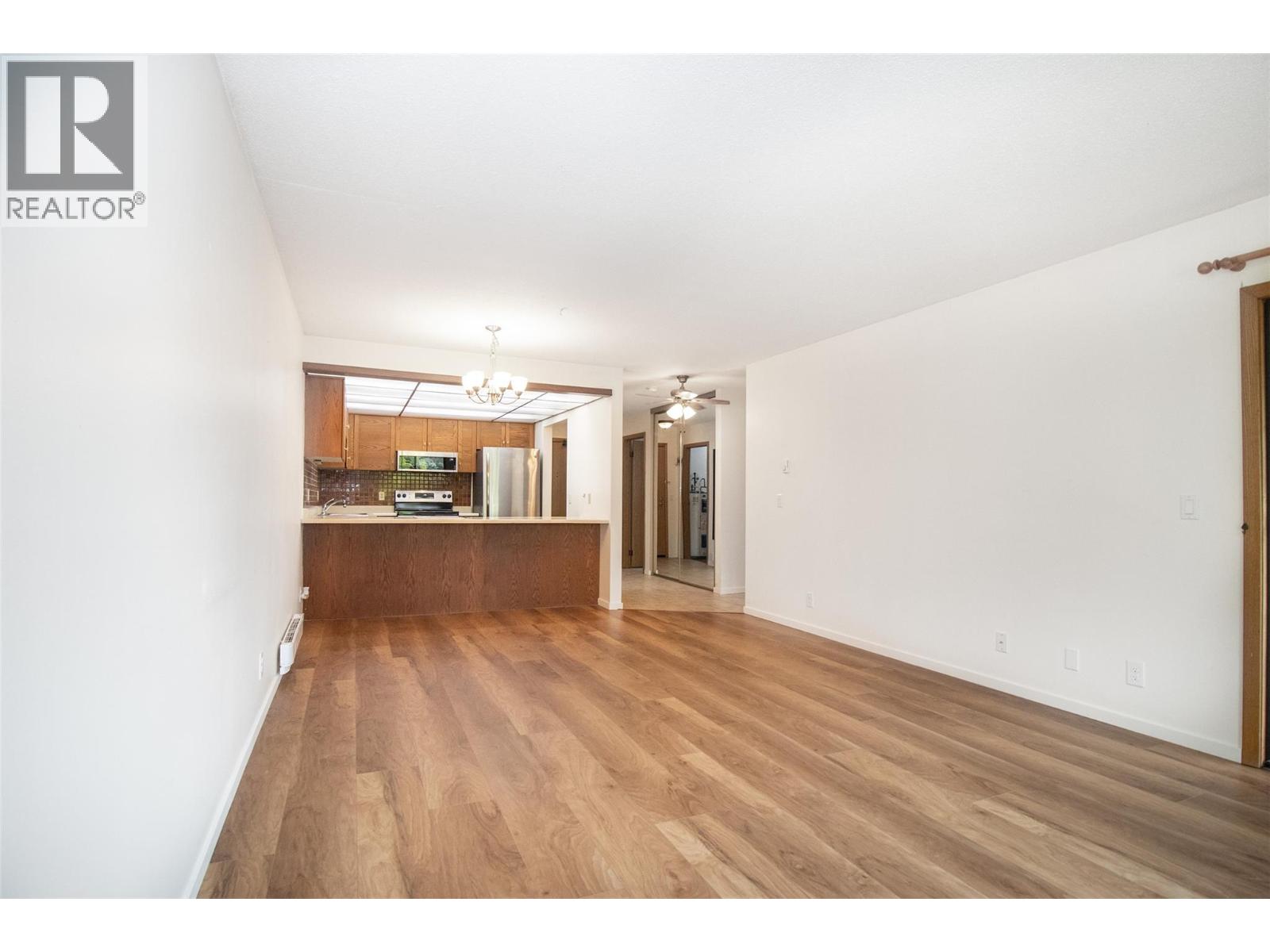 1075 Bernard Avenue Unit# 303, Kelowna, British Columbia  V1Y 6P7 - Photo 4 - 10397114