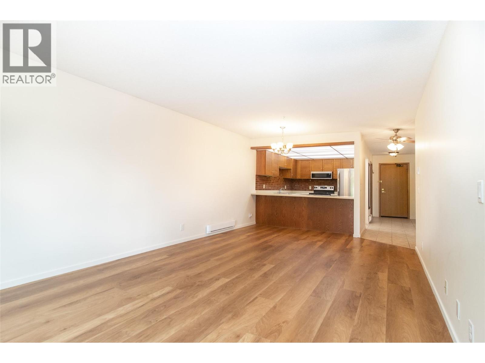 1075 Bernard Avenue Unit# 303, Kelowna, British Columbia  V1Y 6P7 - Photo 5 - 10397114
