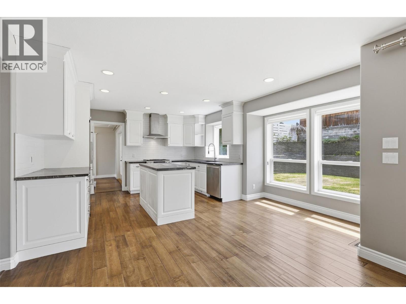 2076 Muirfield Road, Kamloops, British Columbia  V1S 1S6 - Photo 8 - 10397101