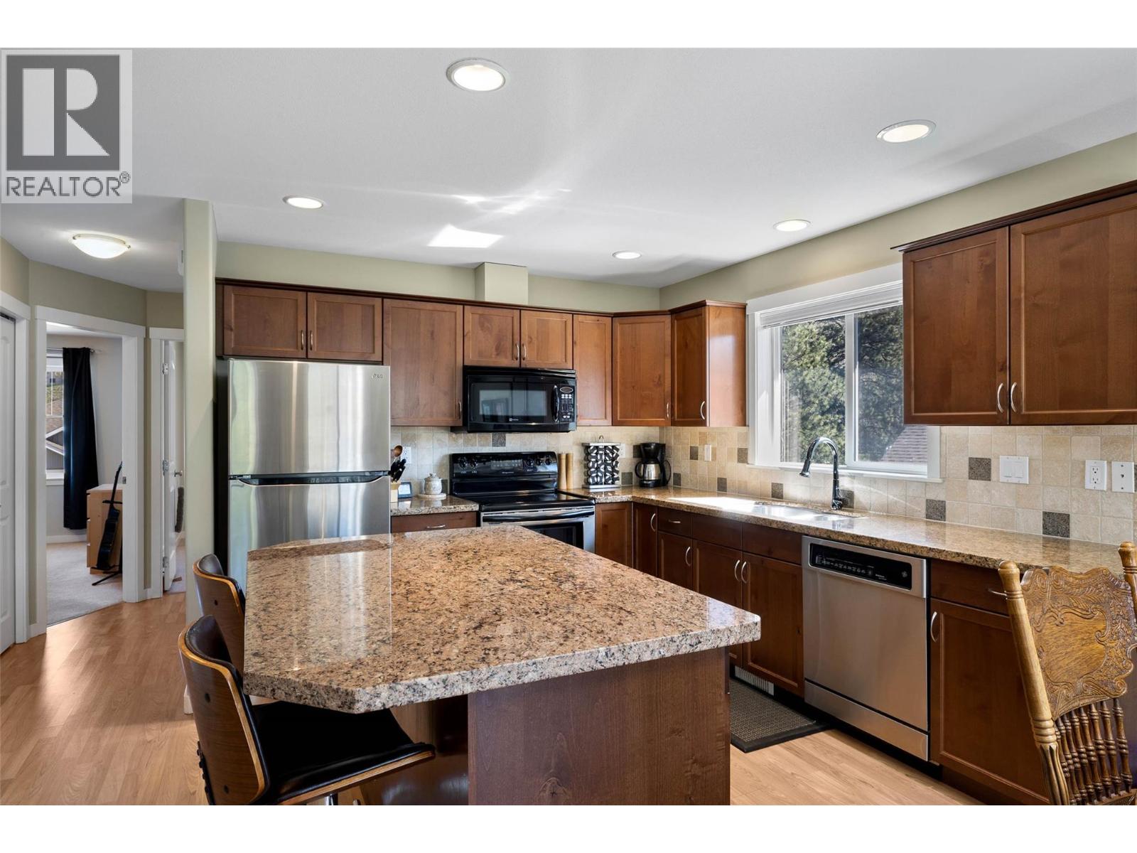 1855 Hillside Drive Unit# 34, Kamloops, British Columbia  V2E 0A2 - Photo 2 - 10397143