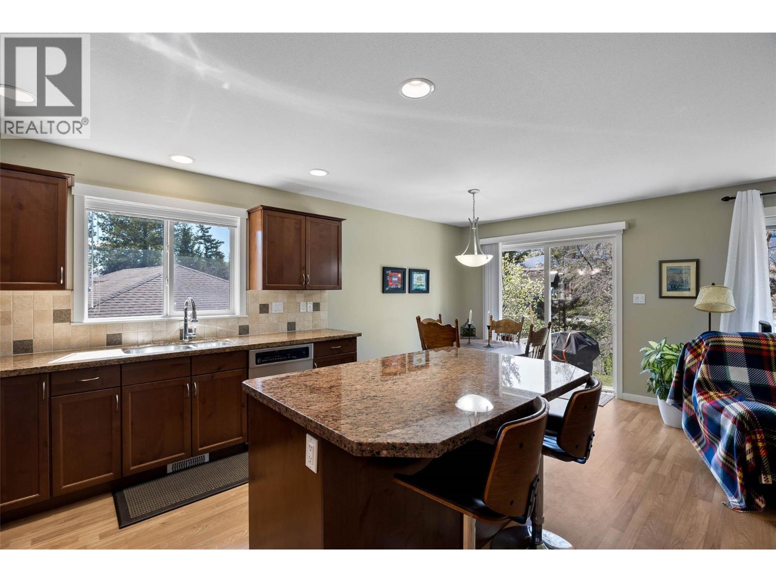 1855 Hillside Drive Unit# 34, Kamloops, British Columbia  V2E 0A2 - Photo 4 - 10397143