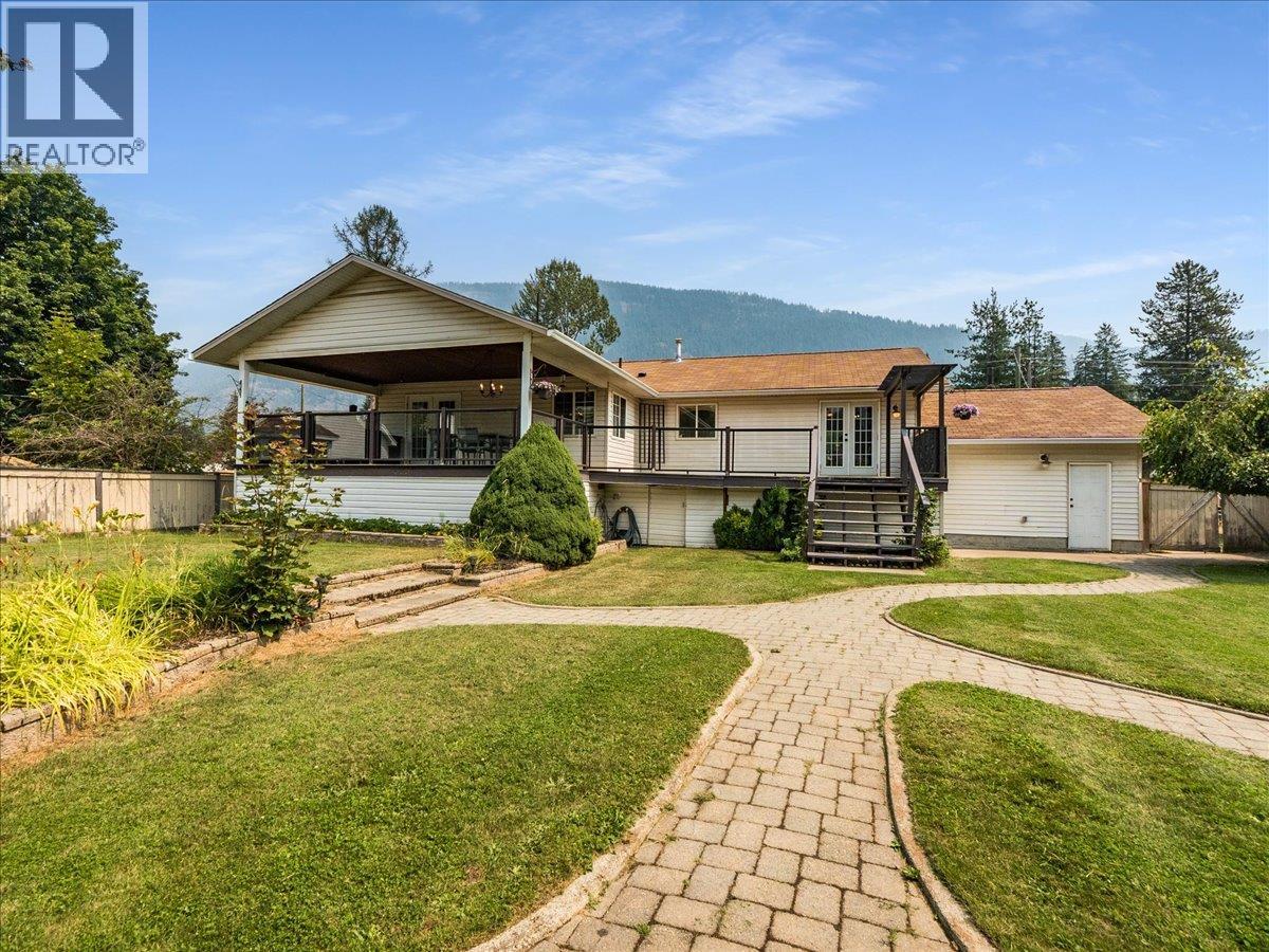 1328 Glendale Avenue, Salmo, British Columbia  V0G 1Z0 - Photo 1 - 10396699