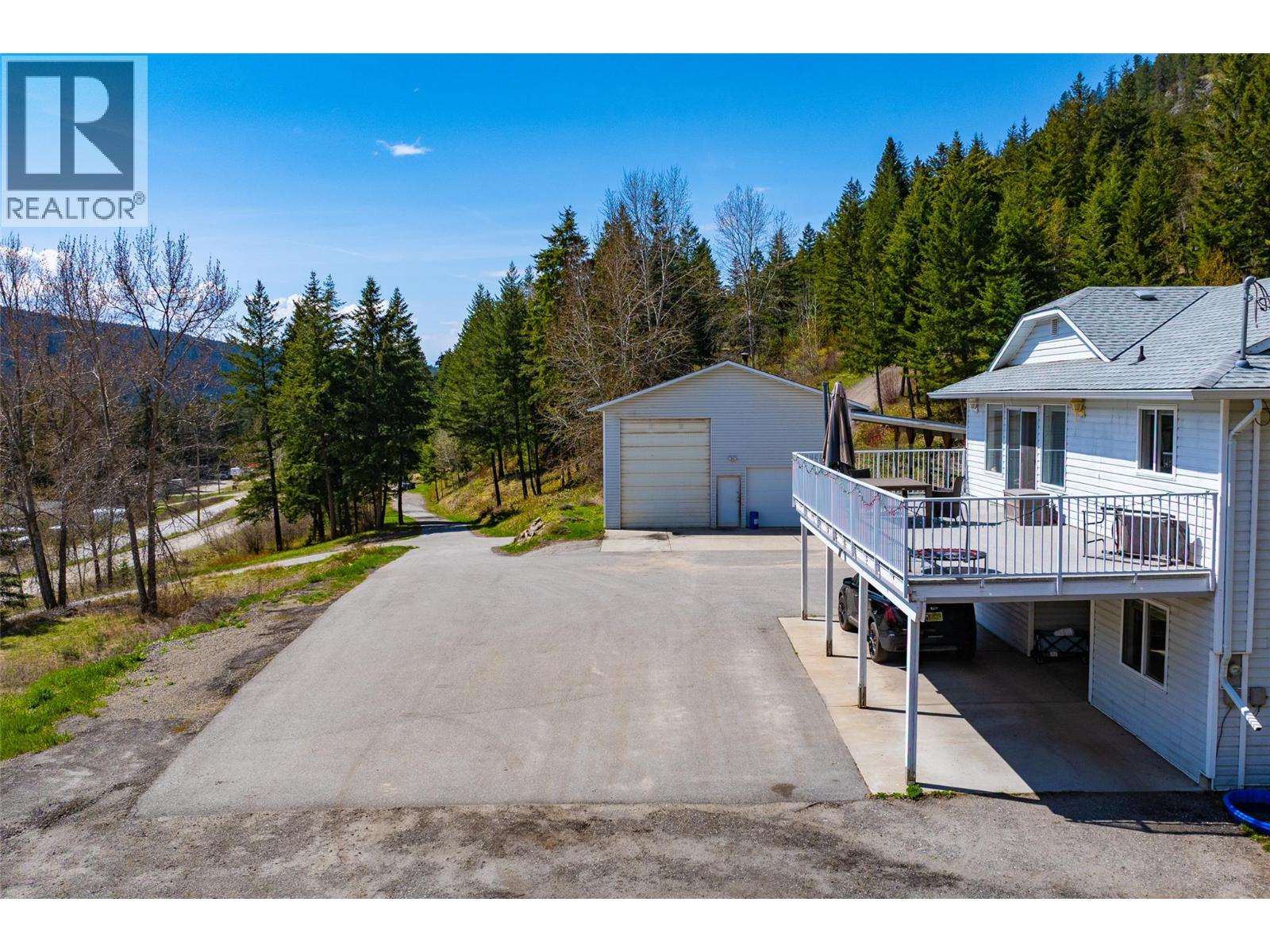 7114 Goshawk Road, Kelowna, British Columbia  V1P 1H9 - Photo 3 - 10397169