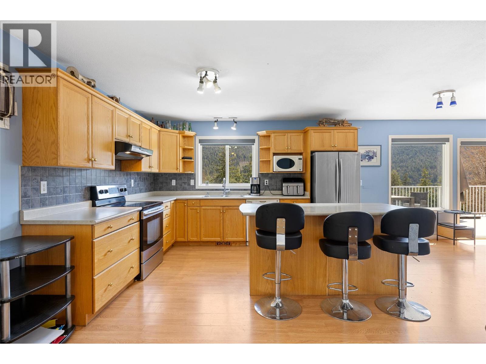 7114 Goshawk Road, Kelowna, British Columbia  V1P 1H9 - Photo 4 - 10397169