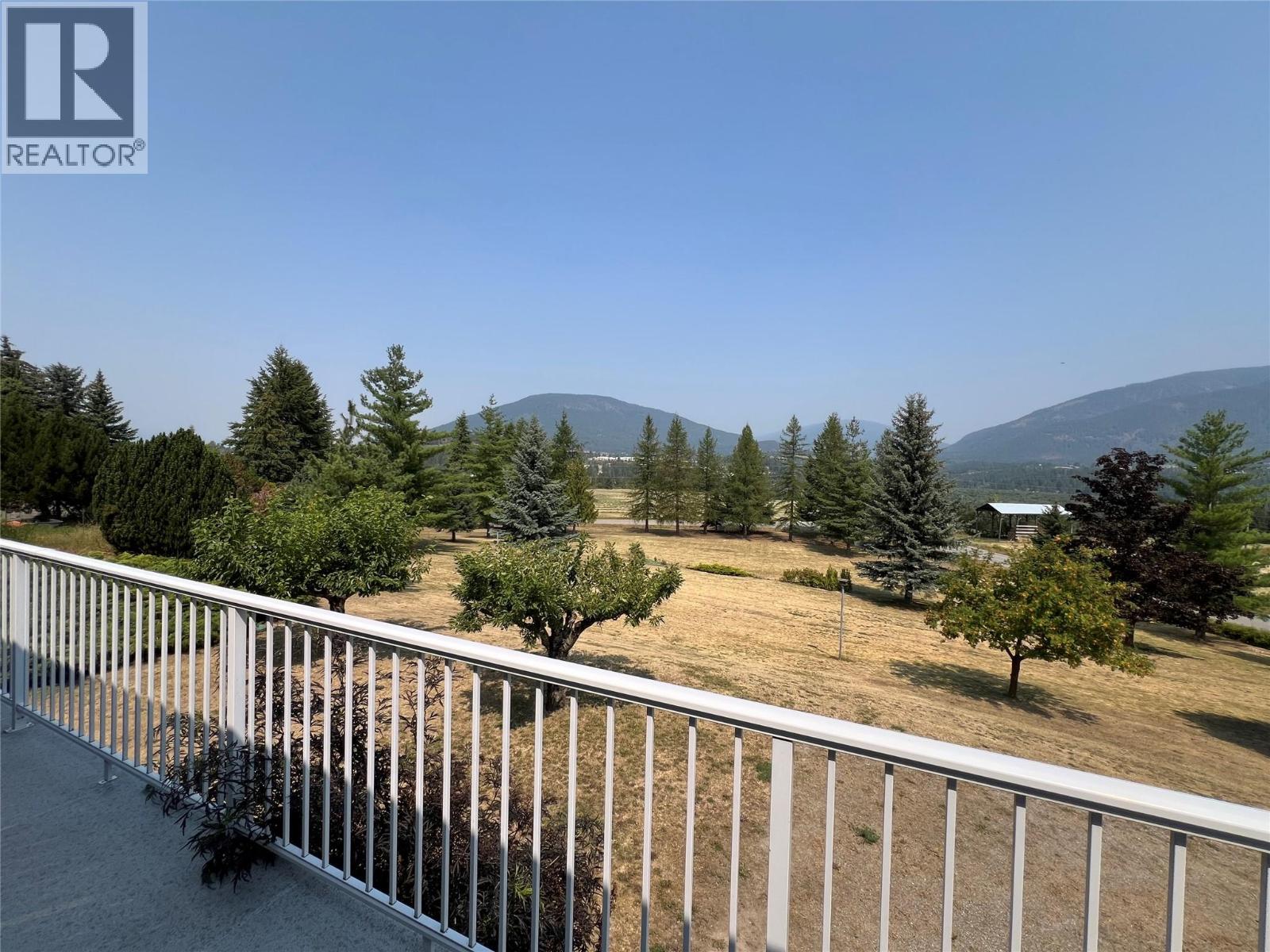 3765 Crestview Road, Creston, British Columbia  V0B 1G2 - Photo 5 - 10396899