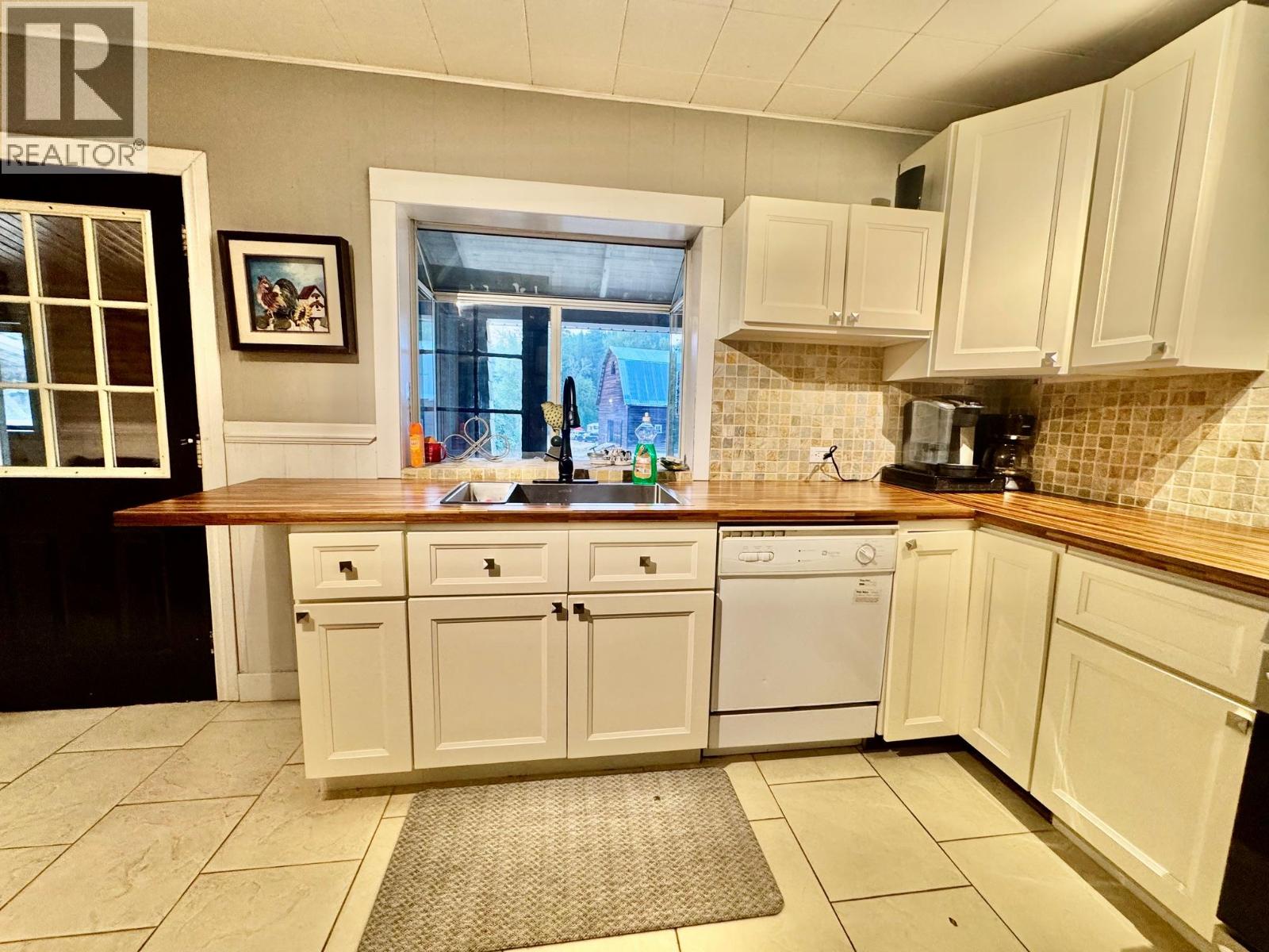 159 North Fork Road, Cherryville, British Columbia  V0E 2G3 - Photo 6 - 10396475