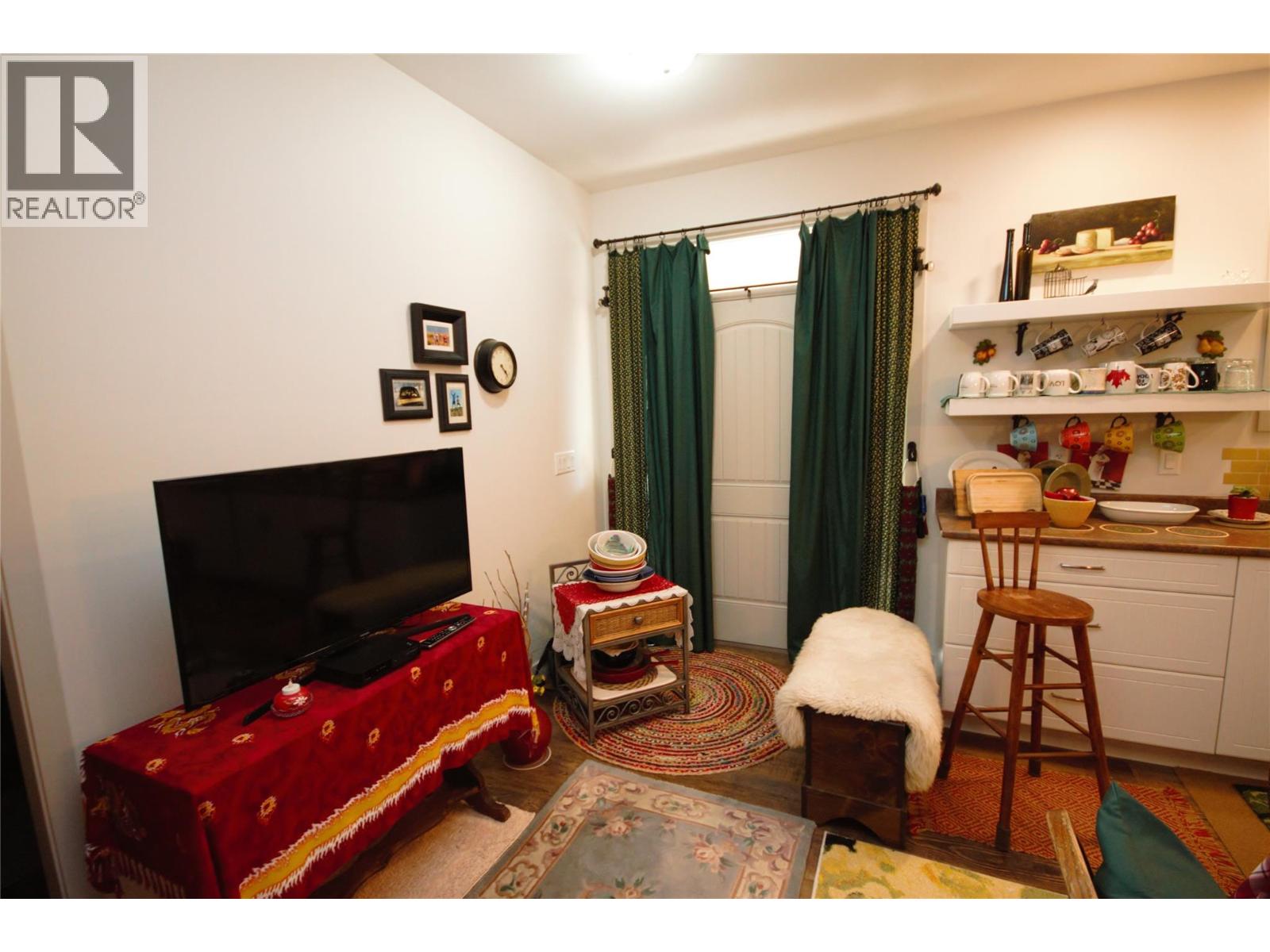 6941 Meadows Drive, Oliver, British Columbia  V0H 1T4 - Photo 2 - 10397044
