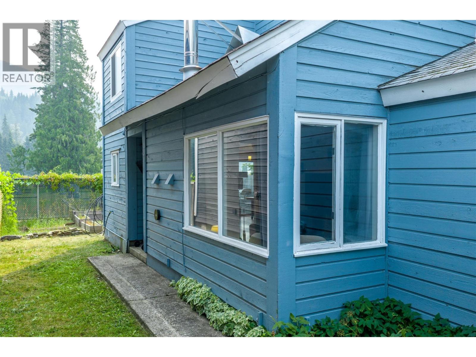 1852 Corbin Place, Revelstoke, British Columbia  V0E 2S0 - Photo 1 - 10397075