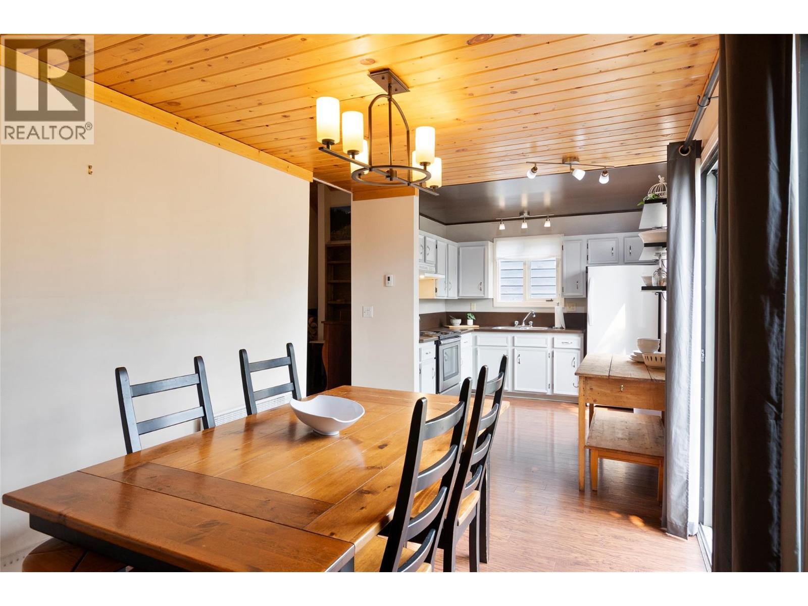 1852 Corbin Place, Revelstoke, British Columbia  V0E 2S0 - Photo 18 - 10397075