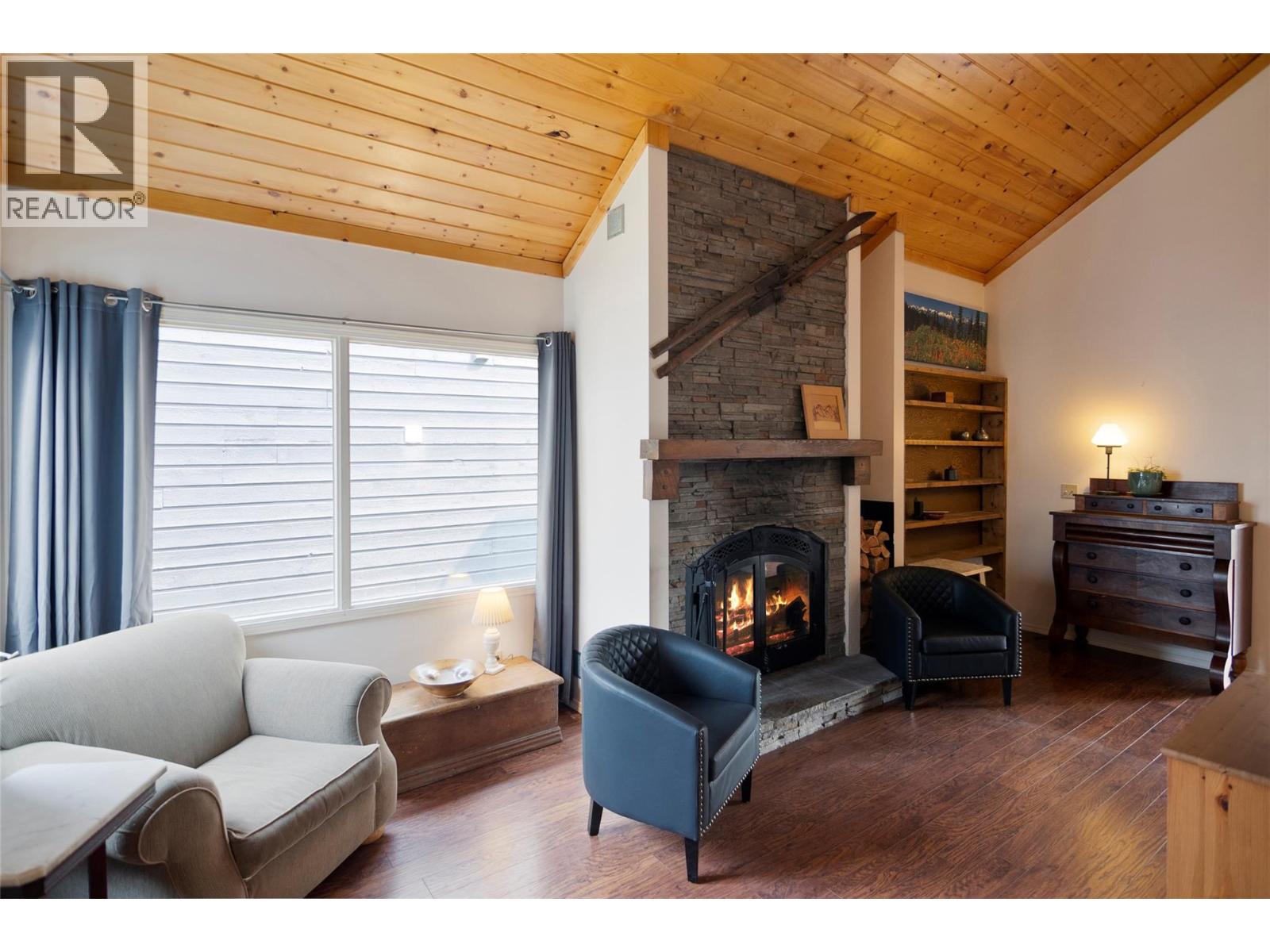 1852 Corbin Place, Revelstoke, British Columbia  V0E 2S0 - Photo 4 - 10397075