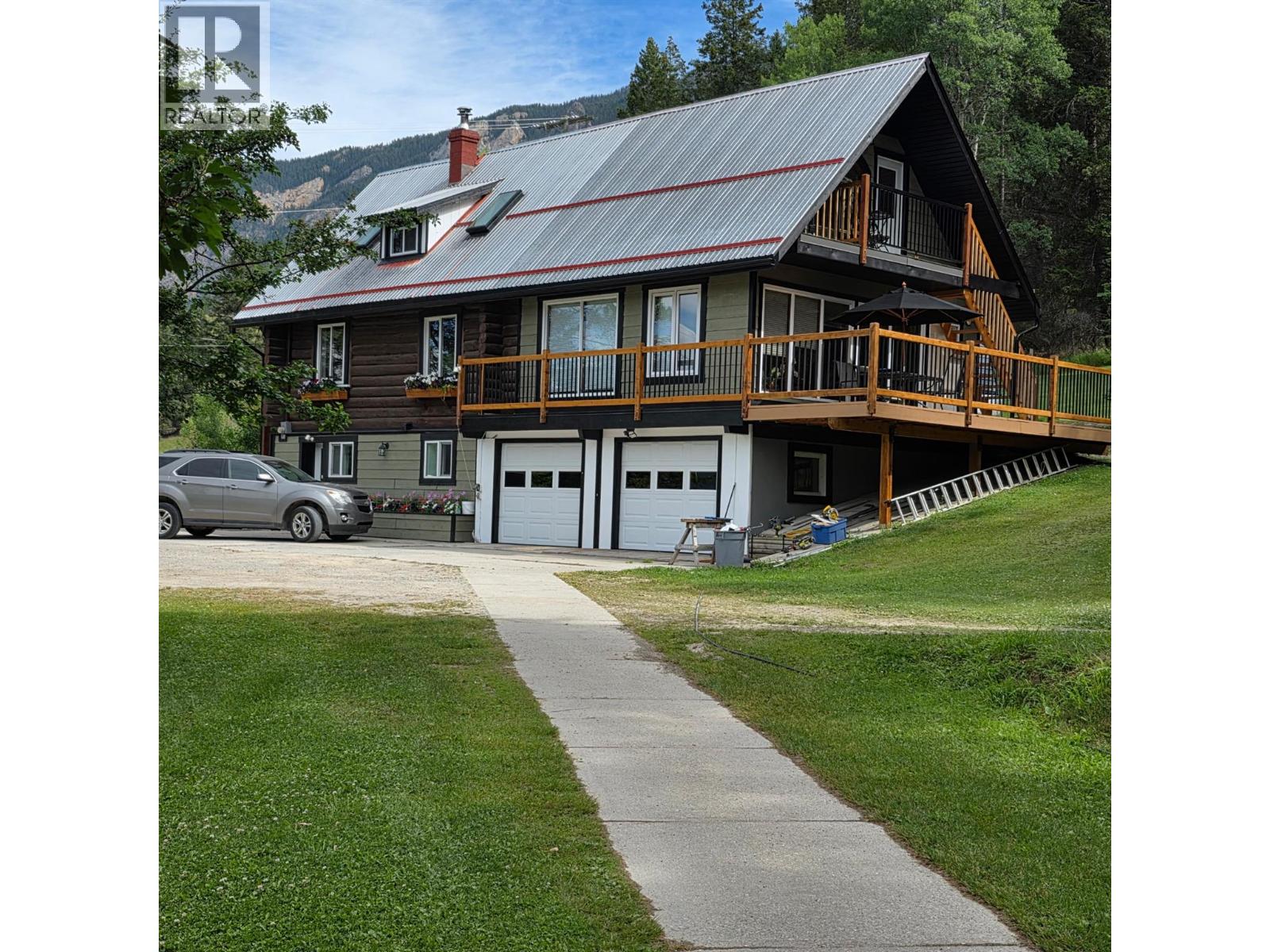 5564/5574 Highway 95 Highway, Edgewater, British Columbia  V0A 1E0 - Photo 1 - 10396914