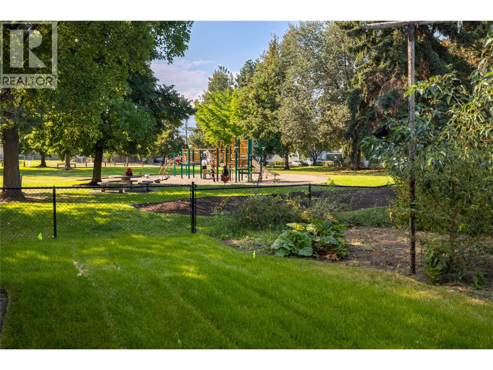 1284 Mcbride Road, Kelowna, British Columbia  V1Y 4A3 - Photo 37 - 10397172