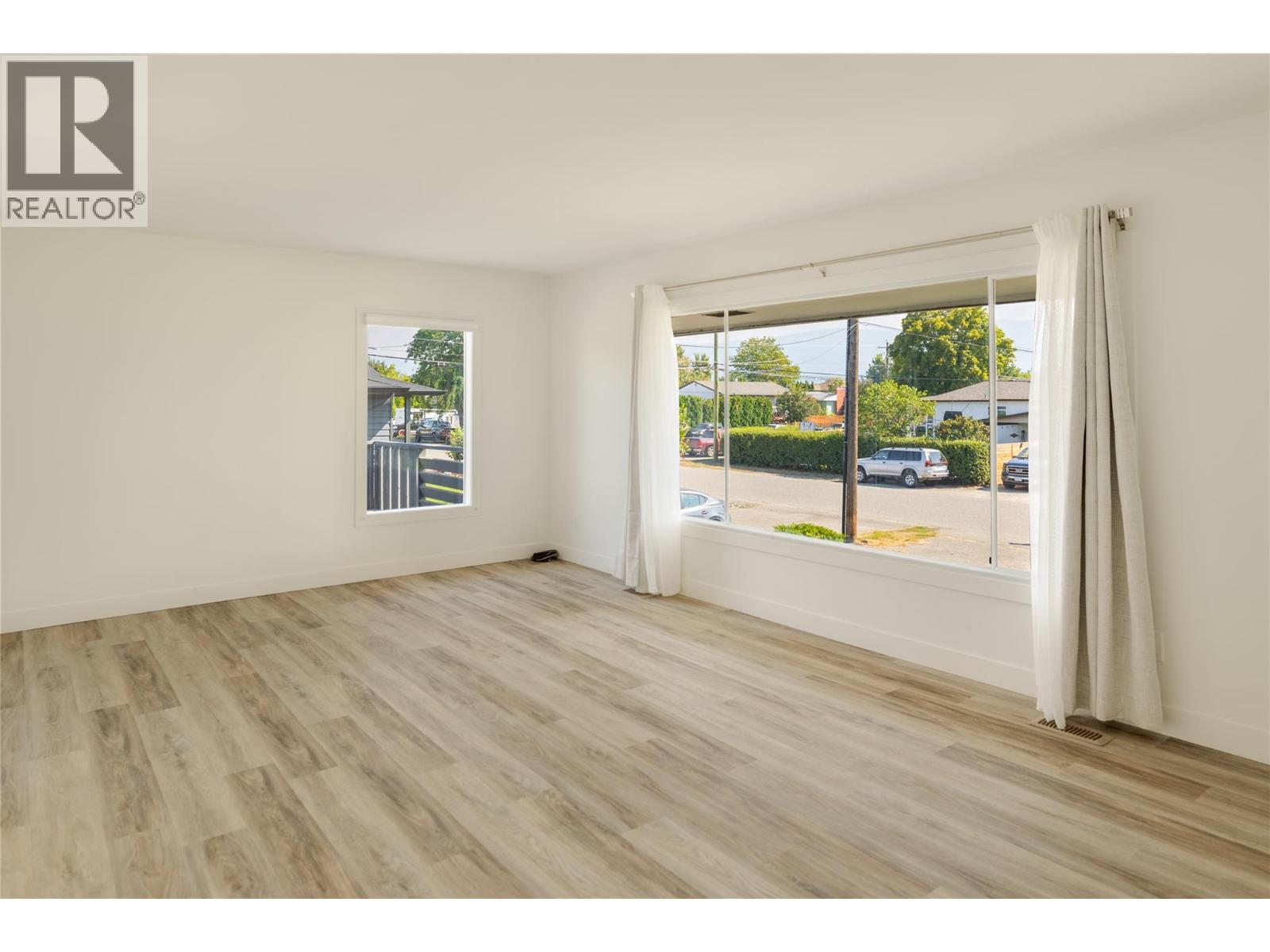 1284 Mcbride Road, Kelowna, British Columbia  V1Y 4A3 - Photo 4 - 10397172