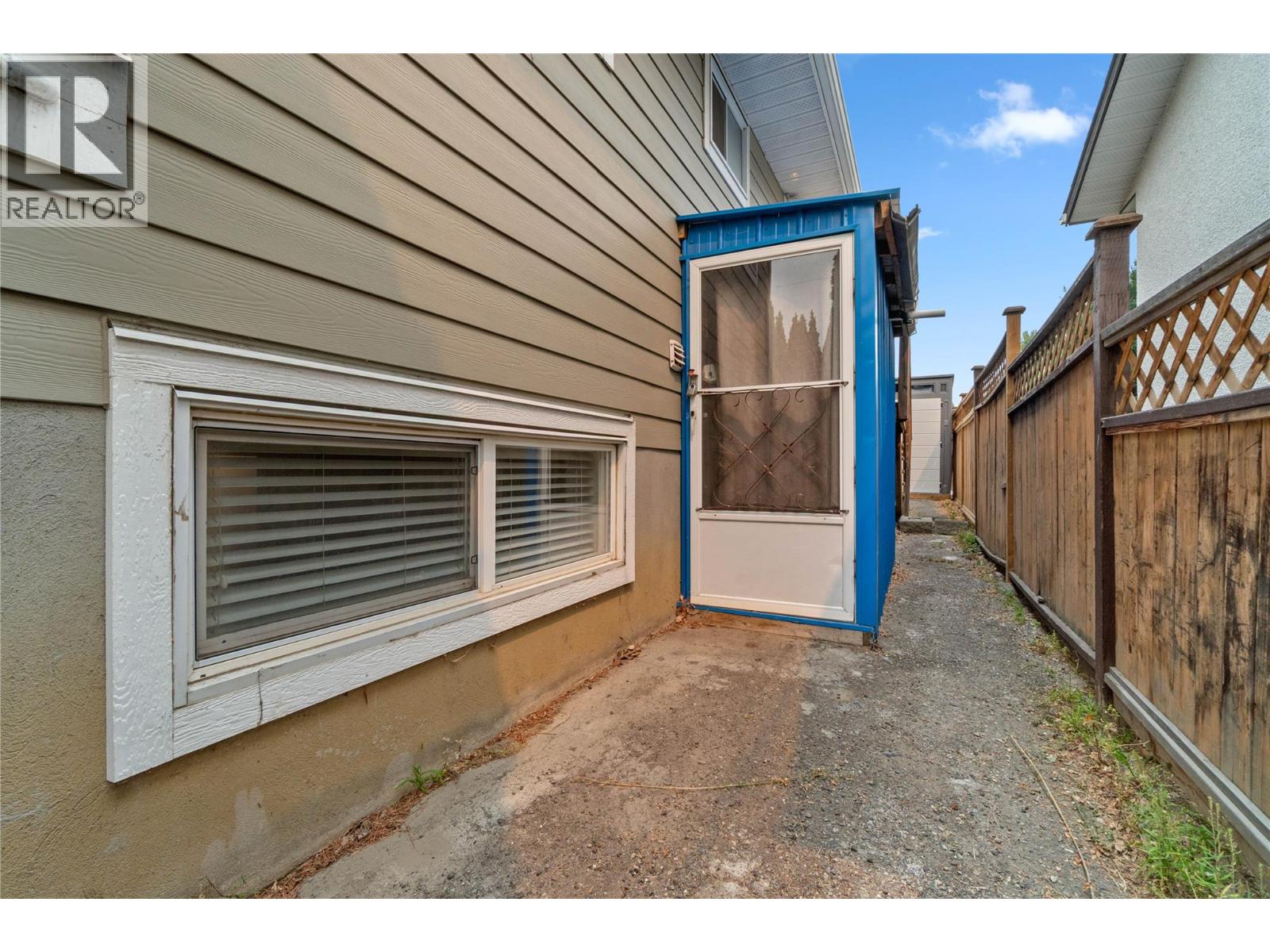 1102 Kemano Street, Kamloops, British Columbia  V2B 7M2 - Photo 35 - 10396930