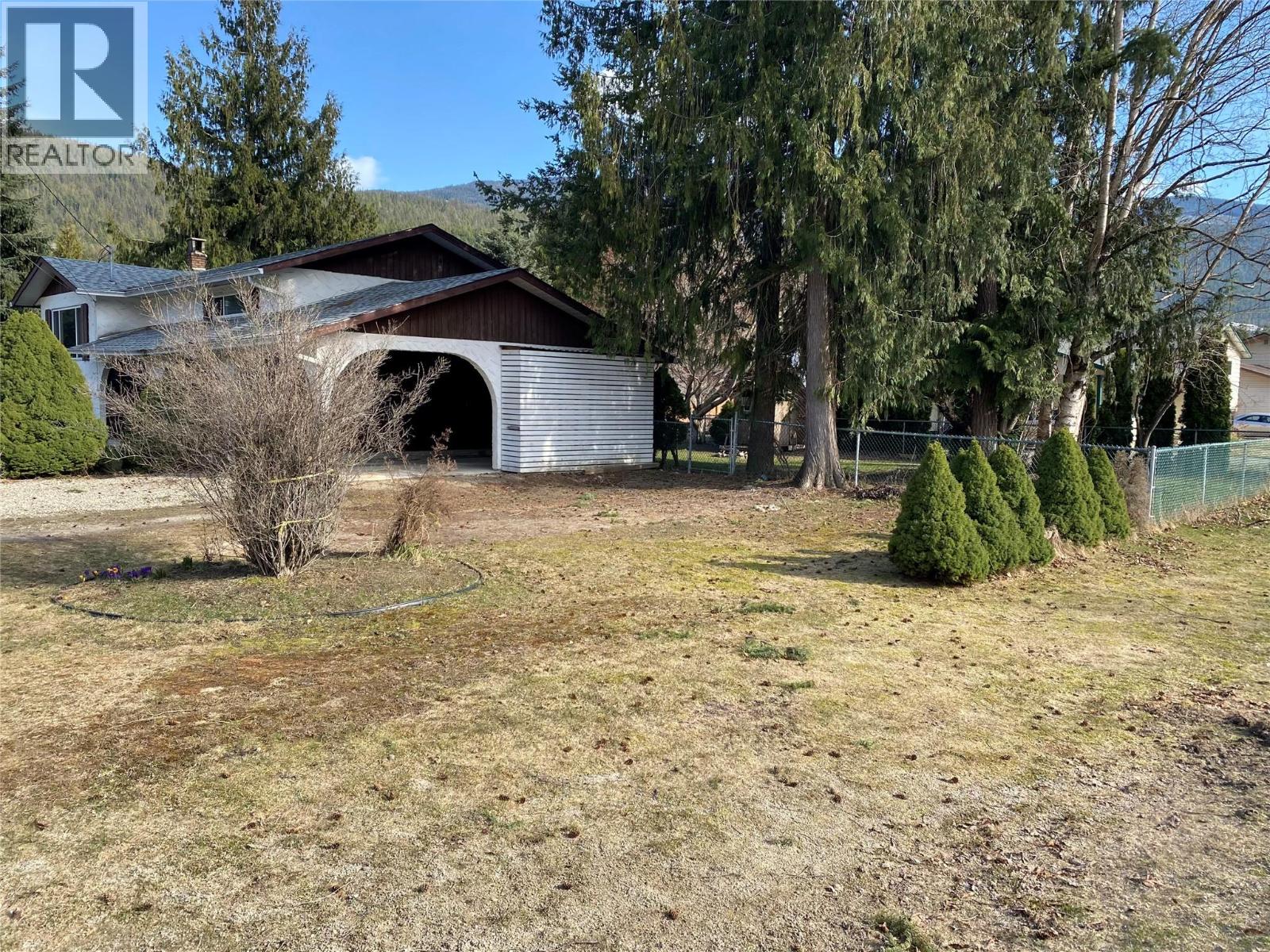 613 Forest Park Street, Sicamous, British Columbia  V0E 2V0 - Photo 1 - 10395819