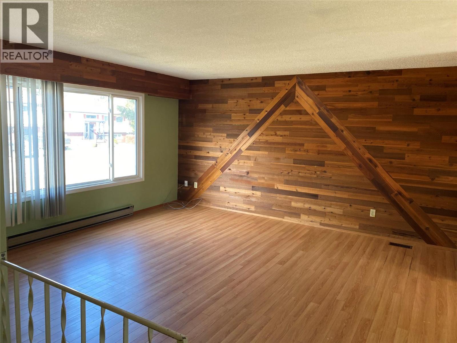 613 Forest Park Street, Sicamous, British Columbia  V0E 2V0 - Photo 3 - 10395819