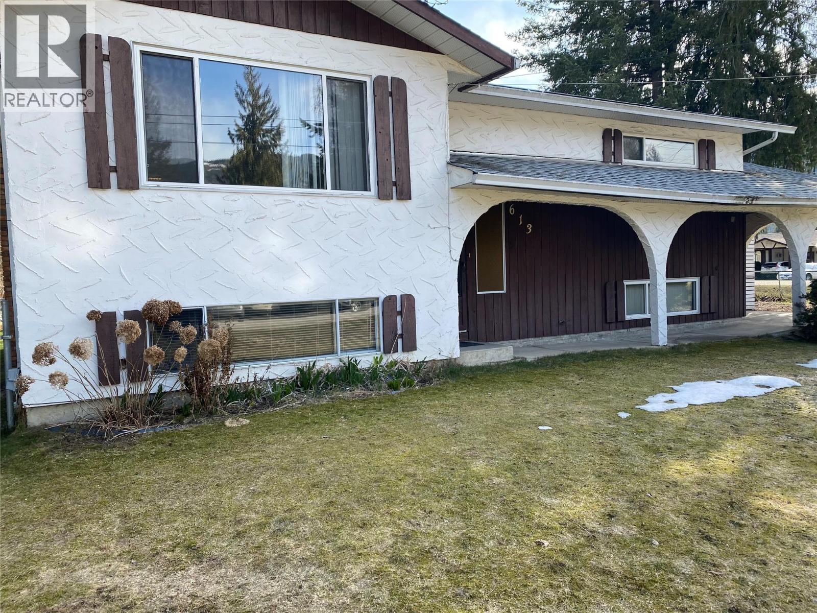 613 Forest Park Street, Sicamous, British Columbia  V0E 2V0 - Photo 4 - 10395819