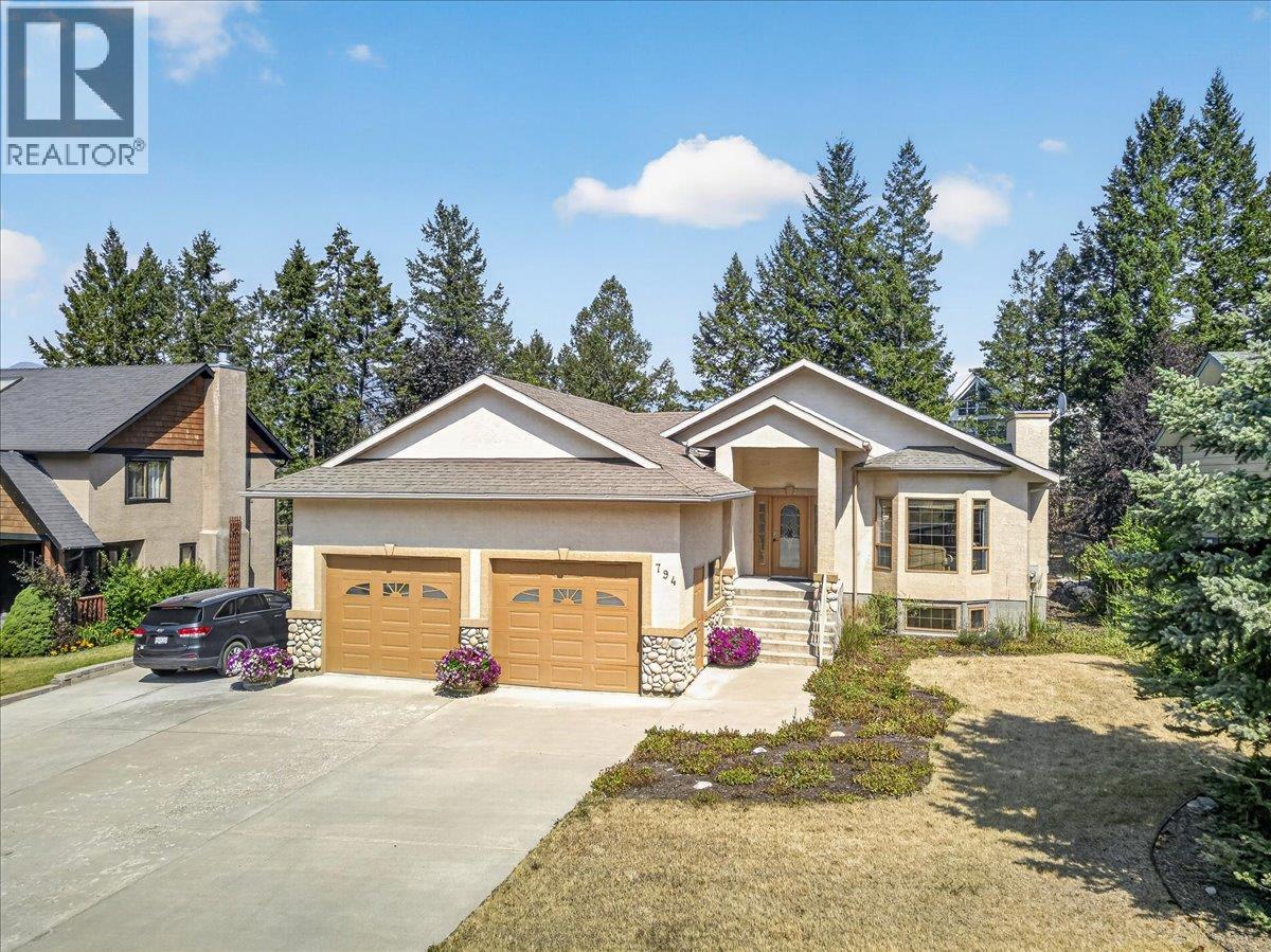 794 Westridge Drive, Invermere, British Columbia  V0A 1K4 - Photo 1 - 10397047