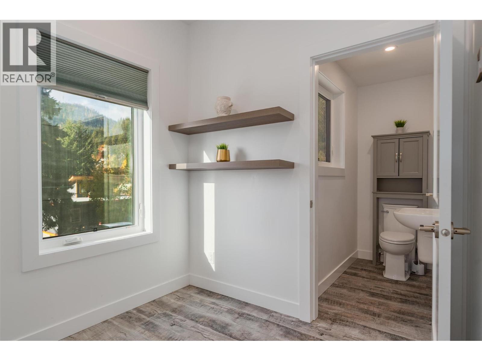 2690 Monte Christo Street, Rossland, British Columbia  V0G 1Y0 - Photo 10 - 10397201
