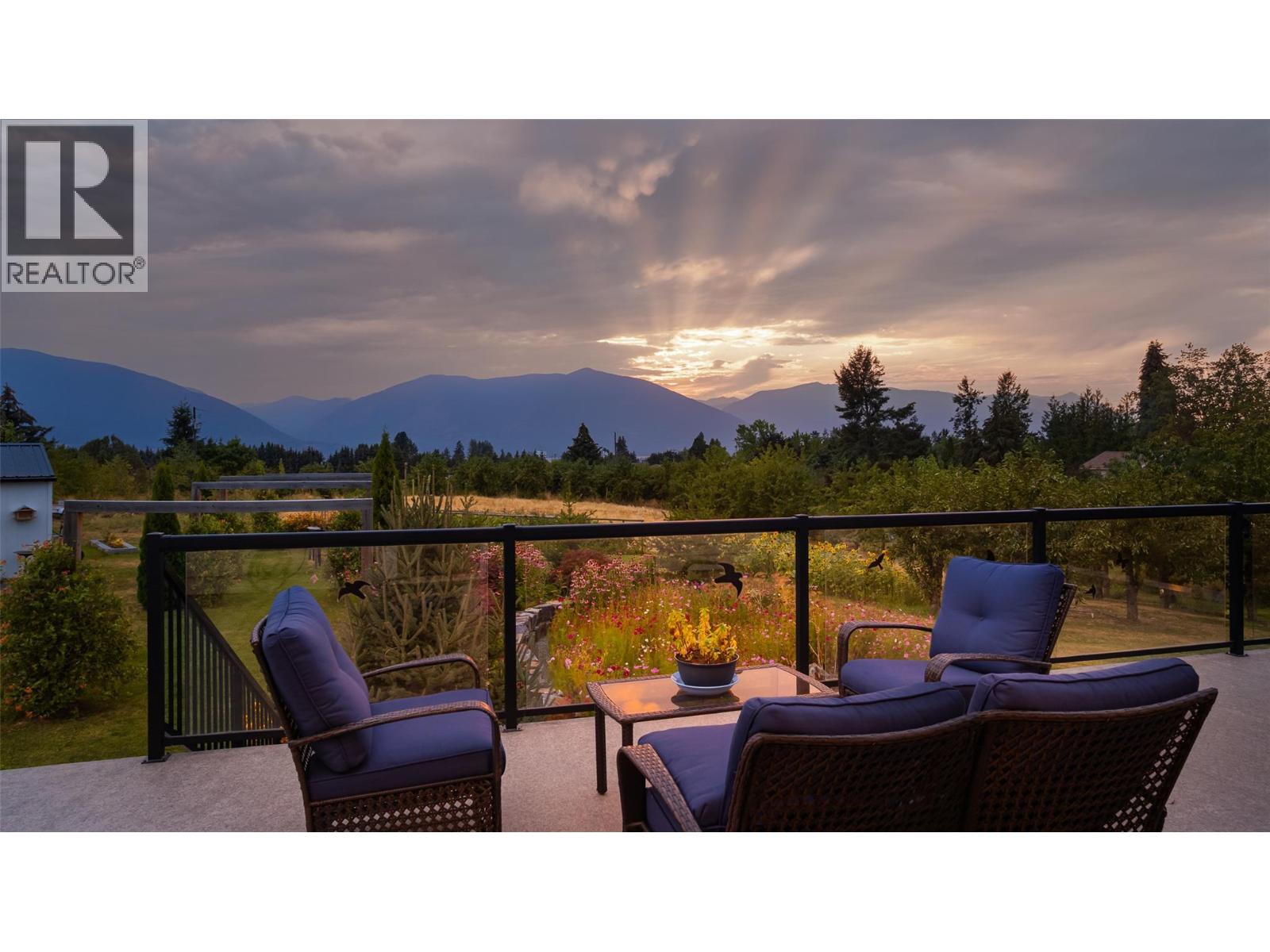 717 25th Avenue S, Erickson, British Columbia  V0B 1G1 - Photo 2 - 10397197