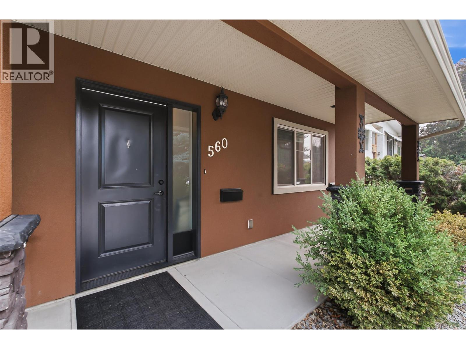 560 Christleton Avenue, Kelowna, British Columbia  V1Y 5J2 - Photo 3 - 10397230