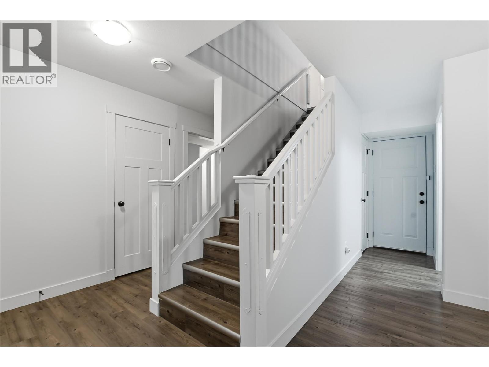 560 Christleton Avenue, Kelowna, British Columbia  V1Y 5J2 - Photo 4 - 10397230
