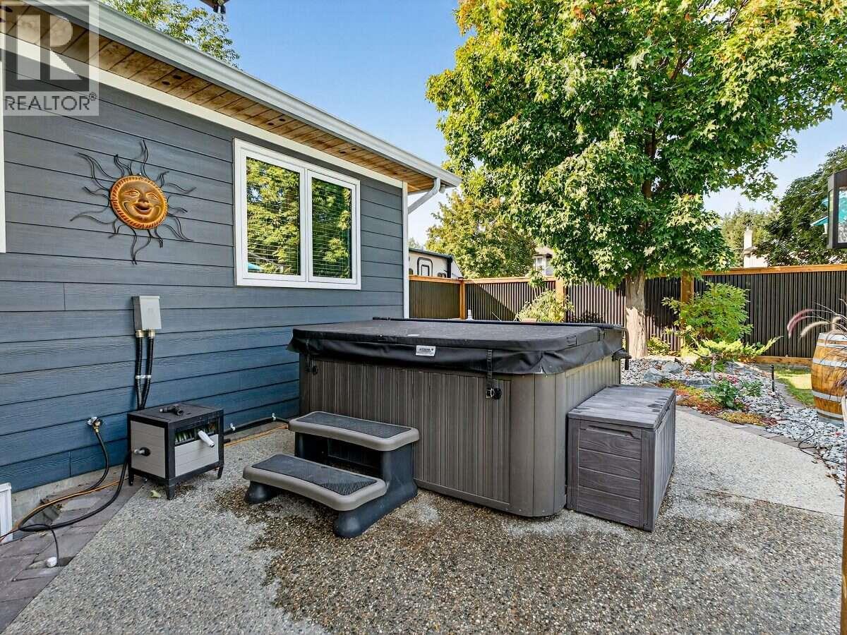 2432 Karli Court, West Kelowna, British Columbia  V4T 1T5 - Photo 10 - 10397237