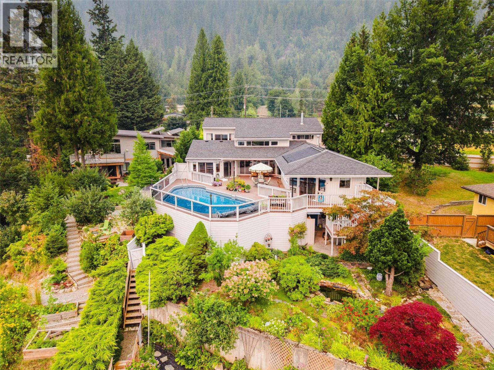 1896 3a Highway, Nelson, British Columbia  V1L 6K1 - Photo 1 - 10397220