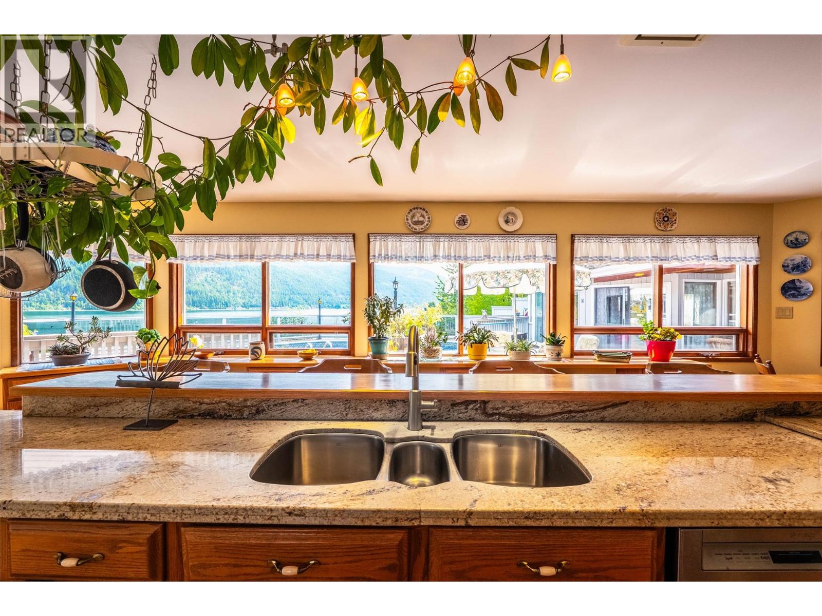 1896 3a Highway, Nelson, British Columbia  V1L 6K1 - Photo 34 - 10397220
