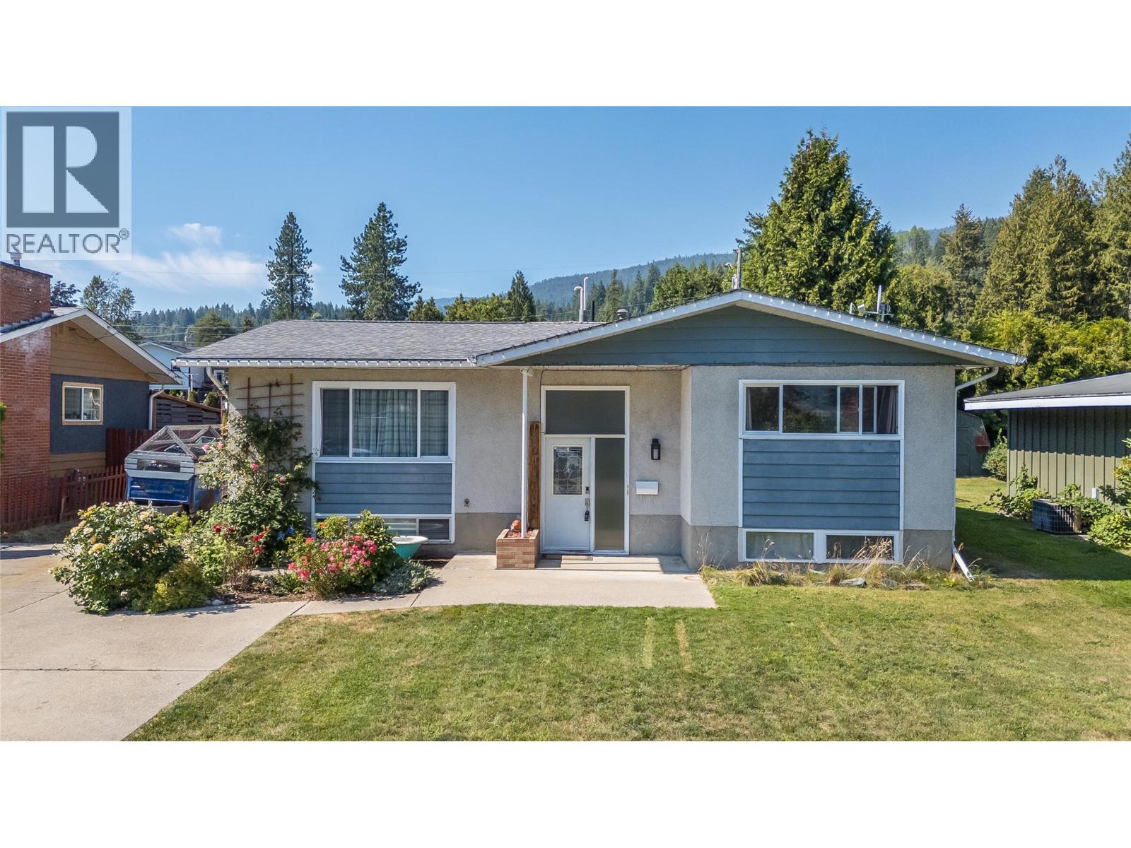 1684 Ridgewood Drive, Castlegar, British Columbia  V1N 2L7 - Photo 1 - 10397238