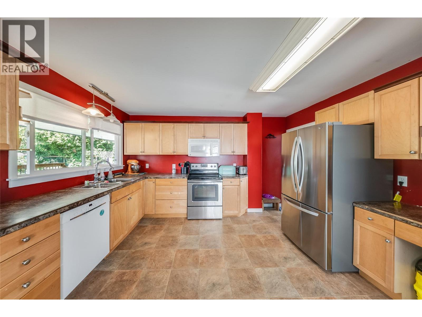 1684 Ridgewood Drive, Castlegar, British Columbia  V1N 2L7 - Photo 10 - 10397238