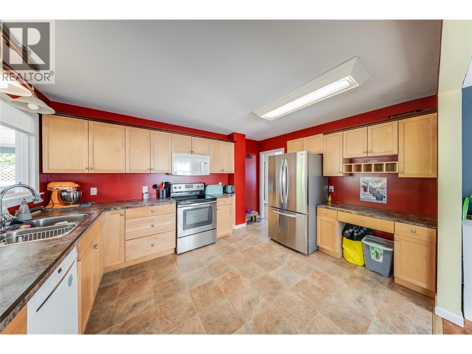1684 Ridgewood Drive, Castlegar, British Columbia  V1N 2L7 - Photo 11 - 10397238