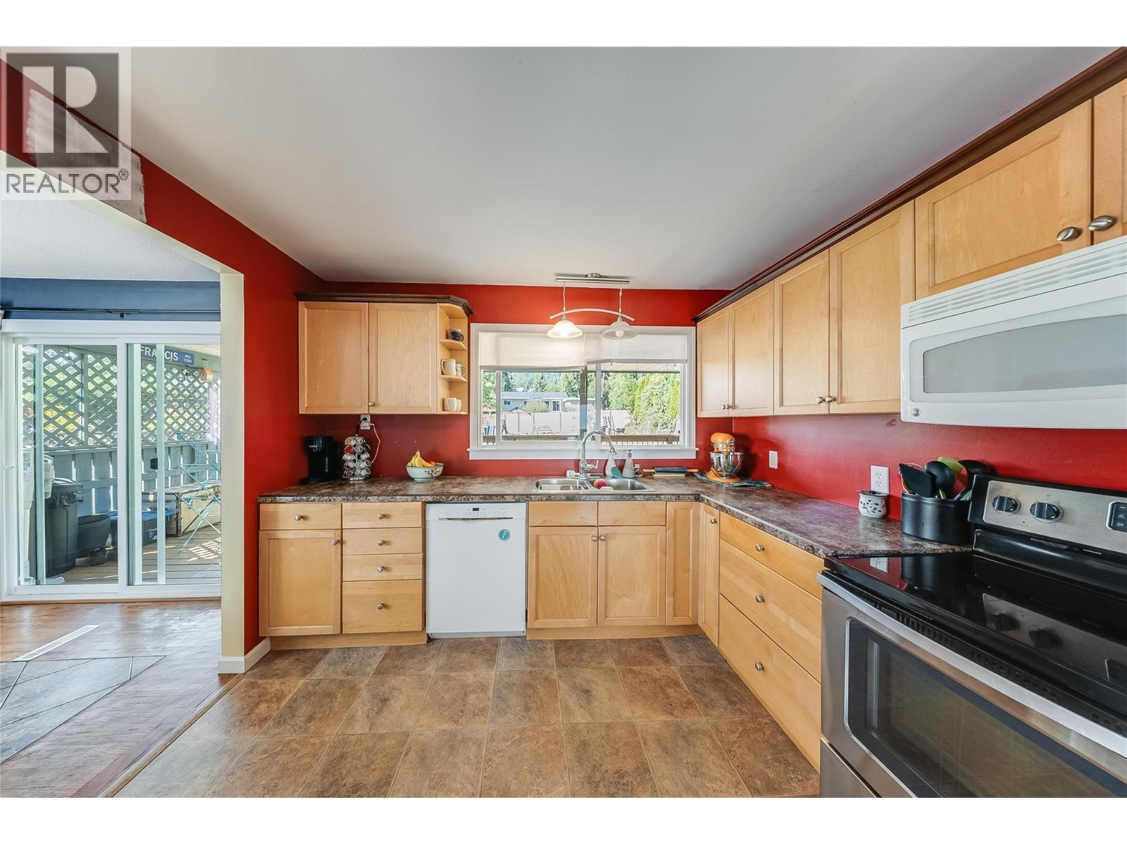 1684 Ridgewood Drive, Castlegar, British Columbia  V1N 2L7 - Photo 12 - 10397238