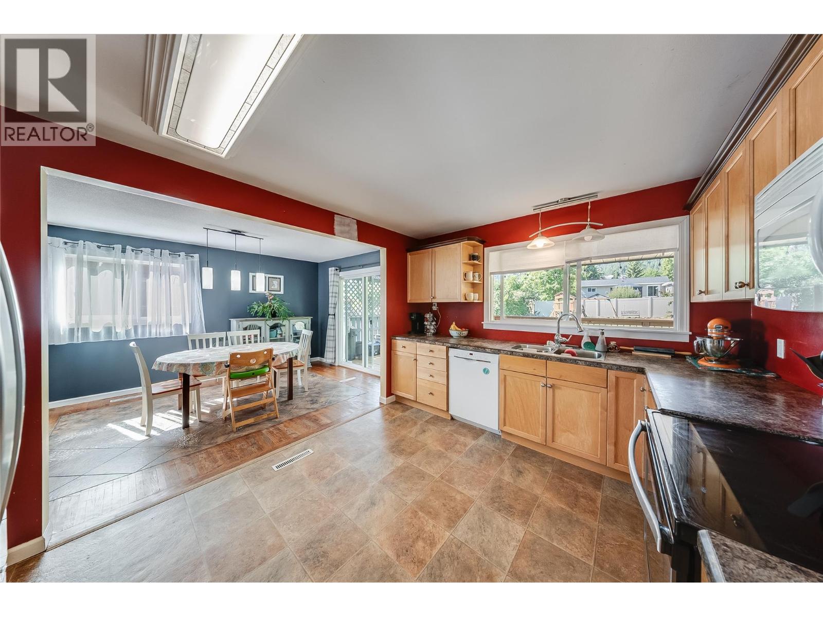 1684 Ridgewood Drive, Castlegar, British Columbia  V1N 2L7 - Photo 13 - 10397238