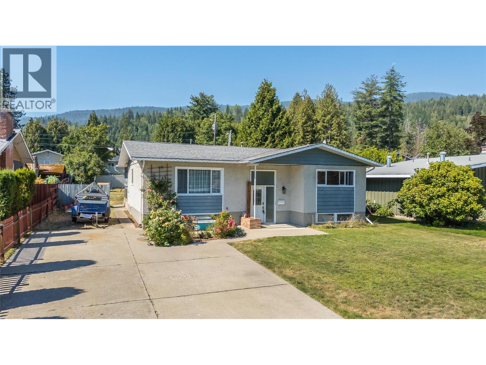 1684 Ridgewood Drive, Castlegar, British Columbia  V1N 2L7 - Photo 2 - 10397238