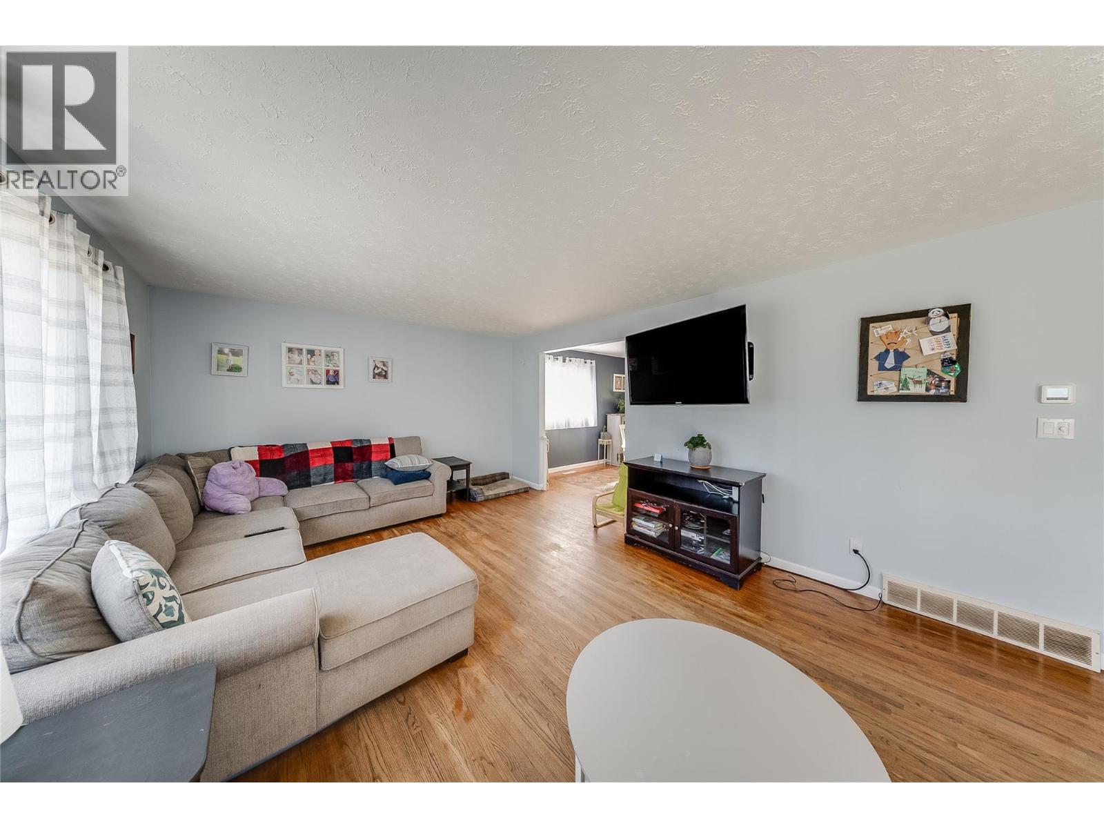 1684 Ridgewood Drive, Castlegar, British Columbia  V1N 2L7 - Photo 4 - 10397238