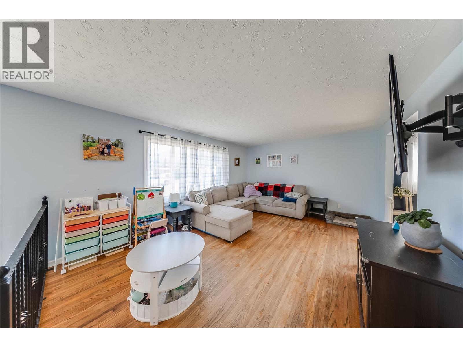 1684 Ridgewood Drive, Castlegar, British Columbia  V1N 2L7 - Photo 6 - 10397238