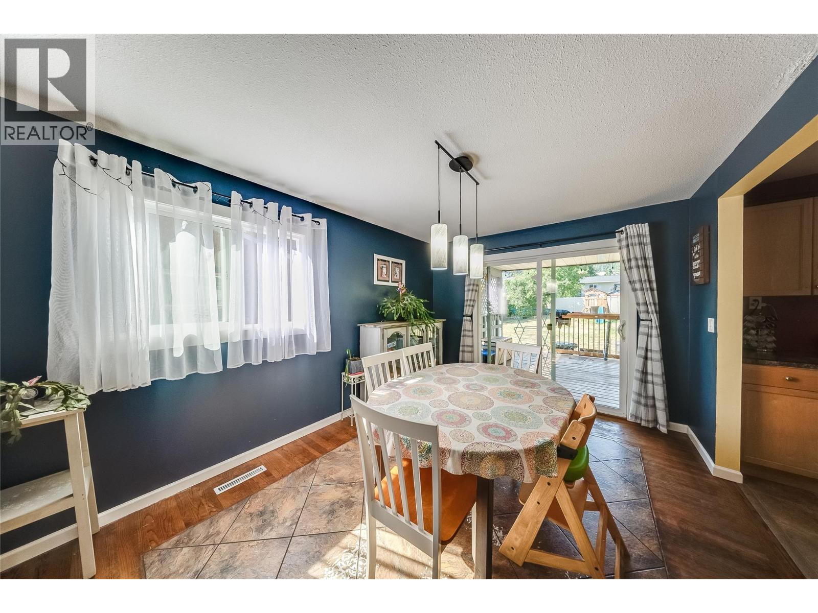 1684 Ridgewood Drive, Castlegar, British Columbia  V1N 2L7 - Photo 7 - 10397238