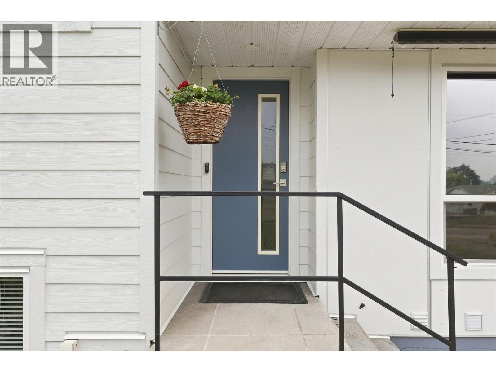 713 Singh Street, Kamloops, British Columbia  V2B 5C5 - Photo 4 - 10397209