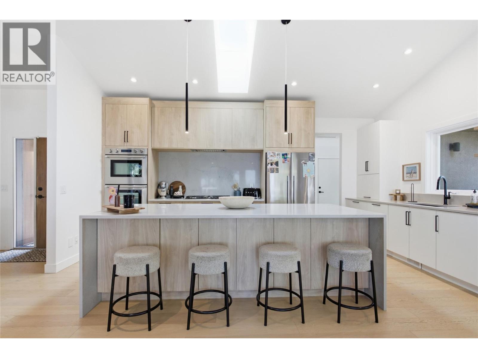 1937 Skeena Drive, Kamloops, British Columbia  V2E 2P3 - Photo 8 - 10396038